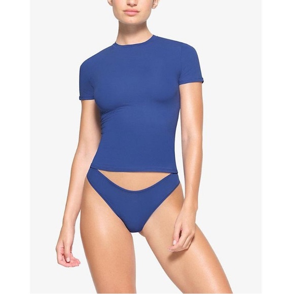 SKIMS Tops - Skims fits everybody shirt